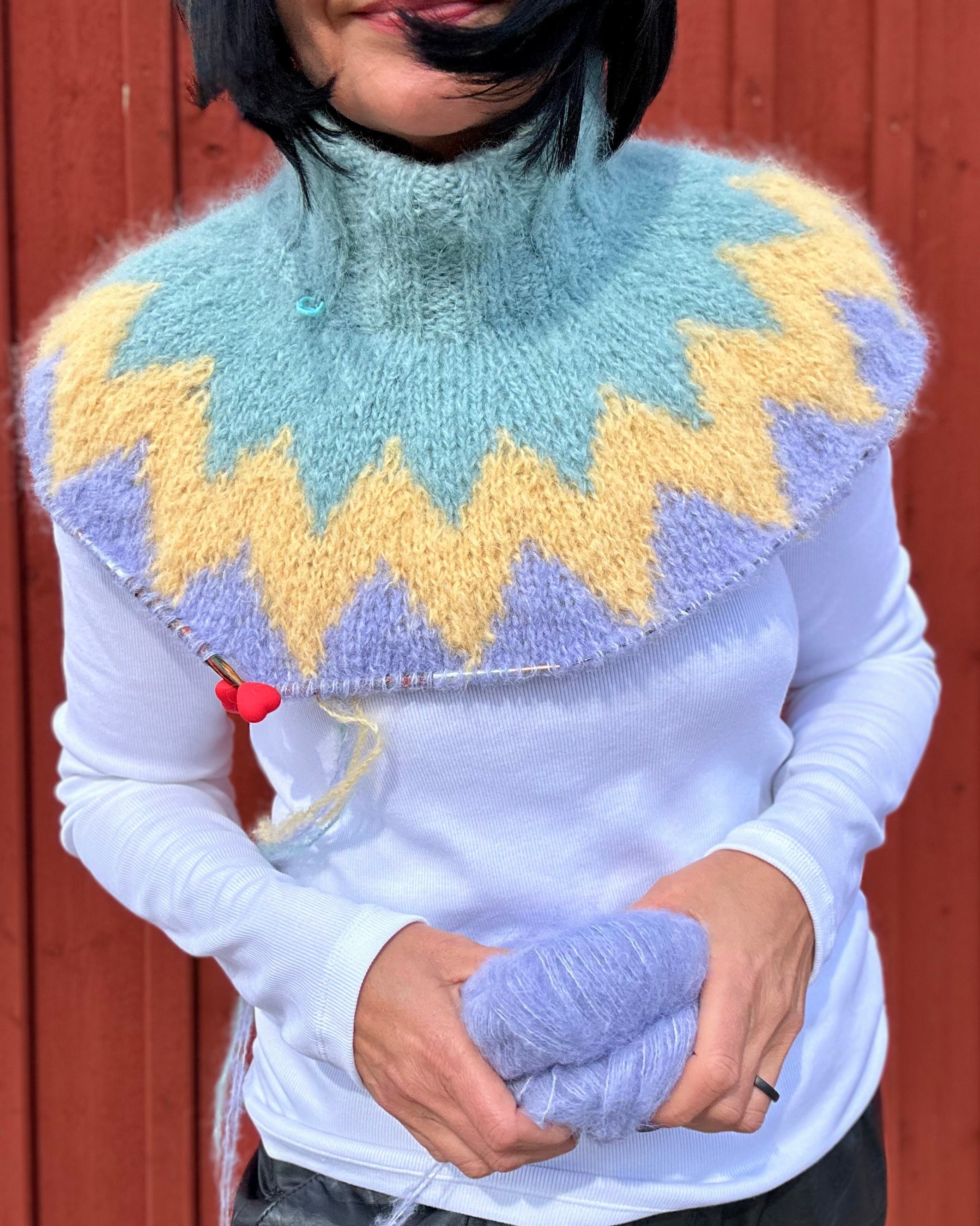 Pink Lemonade Sweater under arbete, rundat ok i mint, gult och lavendel, Mahani Studio